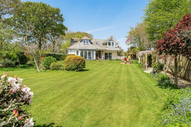 4 bed property, in Point Road, £950,000