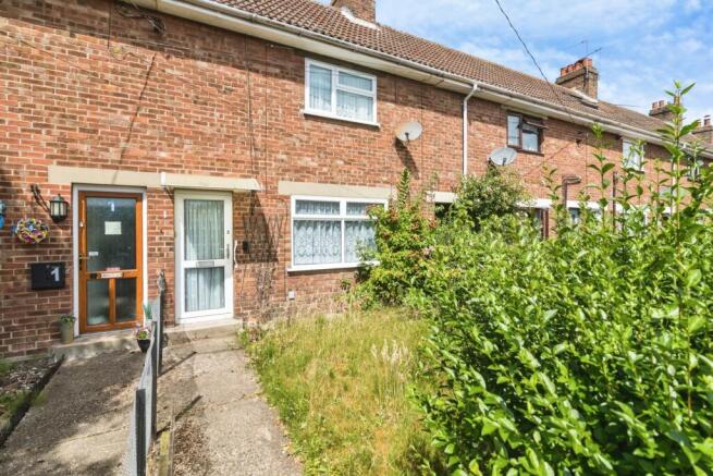 2 bed property, in Common Lane, £180,000