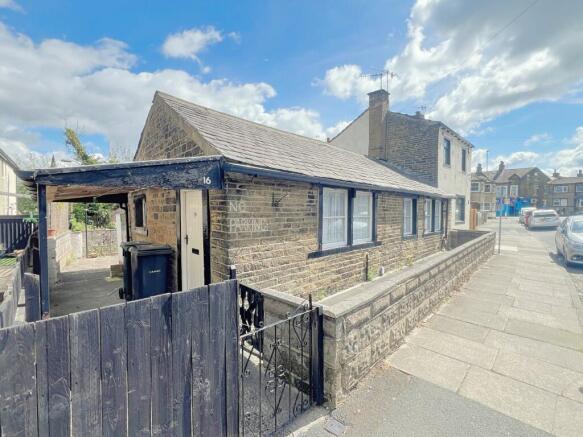1 bed property, in Dracup Road, £80,000