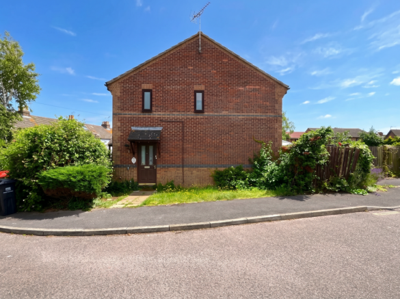 3 bed property, in Cheshire Close, £270,000
