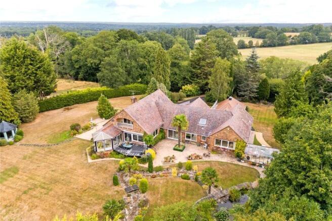 6 bed property, in Jubilee Road, £2,500,000