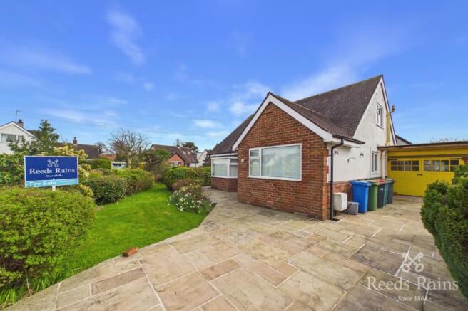 3 bed property, in Hawthorne Avenue, £340,000