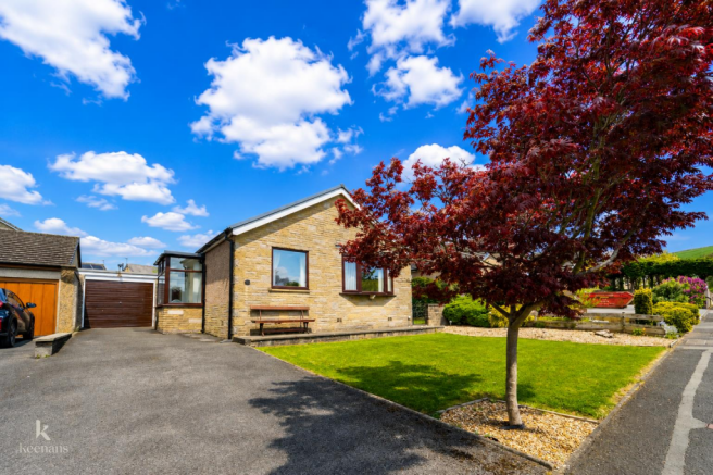3 bed property, in Barnwood Crescent, £299,950