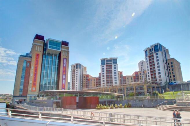2 bed property, in Baltic Quay, £145,000