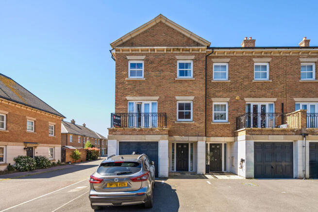 4 bed property, in Rainbow Road, £525,000