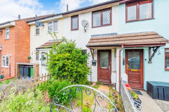 2 bed property, in Stanton Road, £96,000