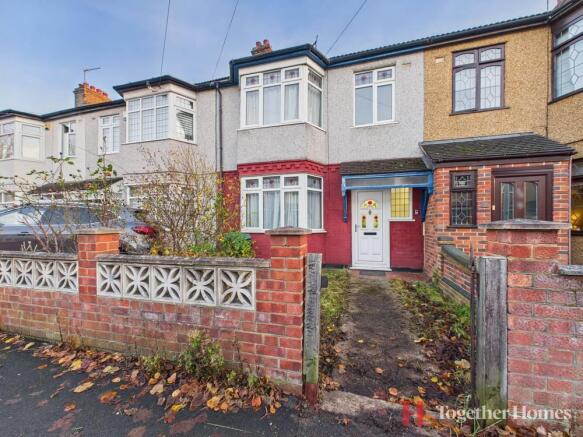 3 bed property, in Strathmore Gardens, £450,000