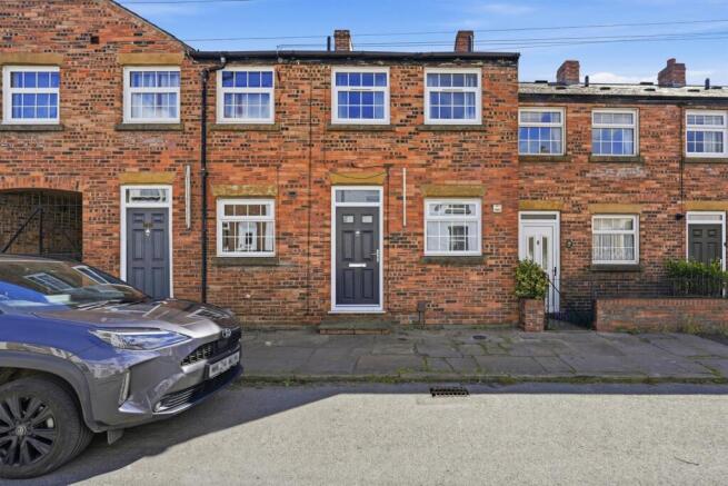 2 bed property, in St. Georges Street, £215,000