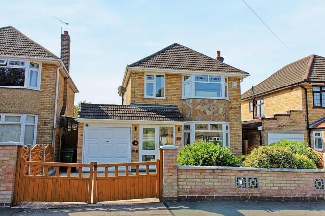3 bed property, in Grasmere Road, £375,000