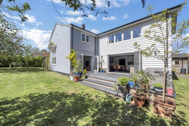 4 bed property, in Upper Green, £650,000