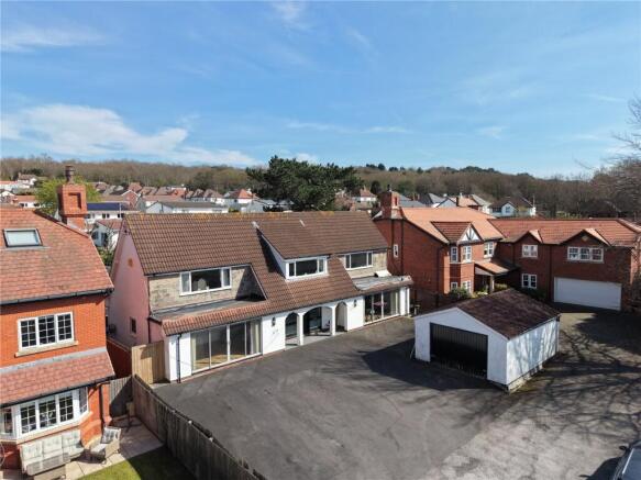 4 bed property, in Caldy Park, £750,000
