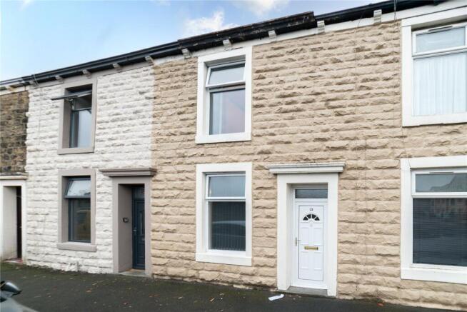 2 bed property, in Game Street, £85,000