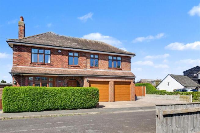 3 bed property, in Haiths Lane, £430,000
