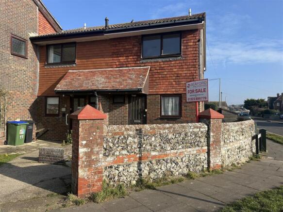 2 bed property, in College Road, £325,000