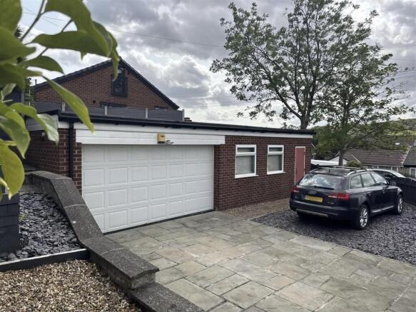 3 bed property, in Richmond Crescent, £330,000