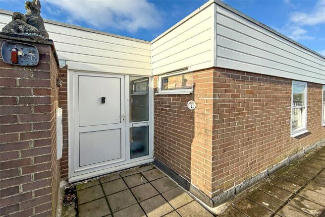 2 bed property, in Wick Parade, £110,000