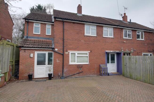 4 bed property, in 5 King George Road, £290,000