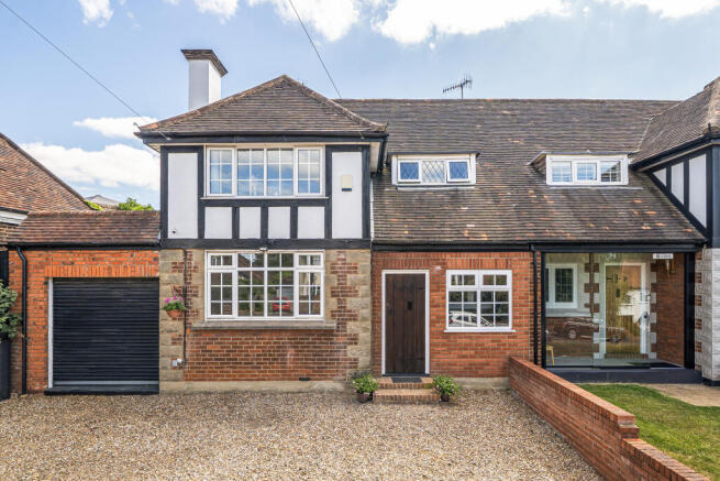 3 bed property, in Gallows Hill, £795,000