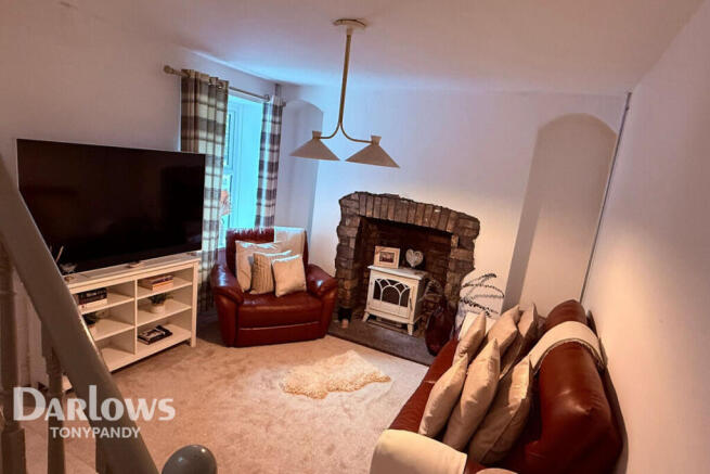 2 bed property, in Brook Street, £125,000