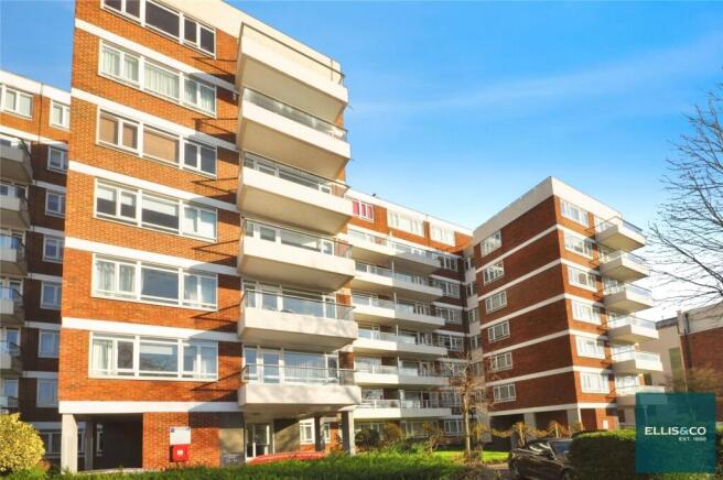 2 bed property, in Mayflower Lodge, £495,000
