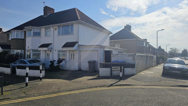 5 bed property, in Wembley Way, £730,000