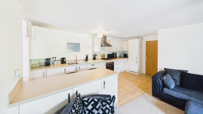 2 bed property, in Rosso Close, £130,000
