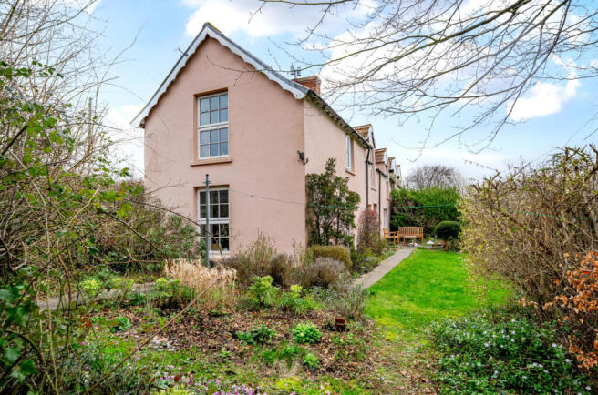 3 bed property, in Castle Hill, £310,000