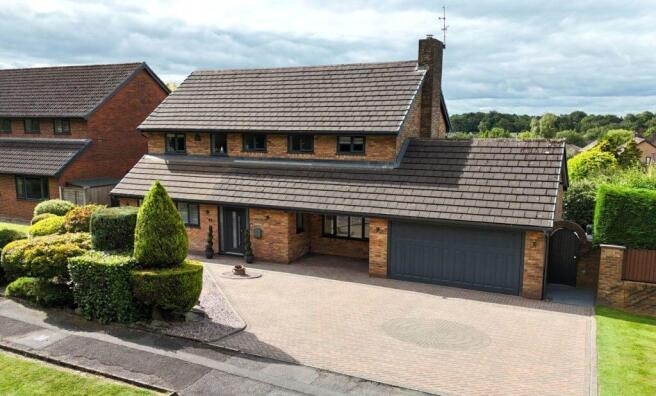 4 bed property, in 2 New Meadow, £885,000