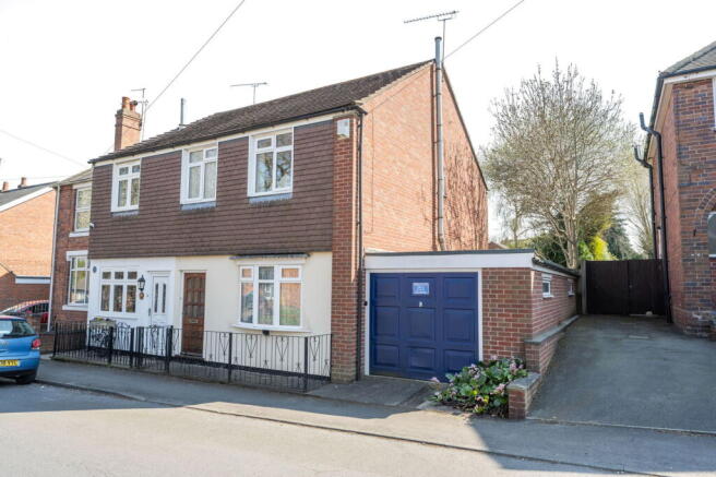 3 bed property, in Kingswinford, £279,900