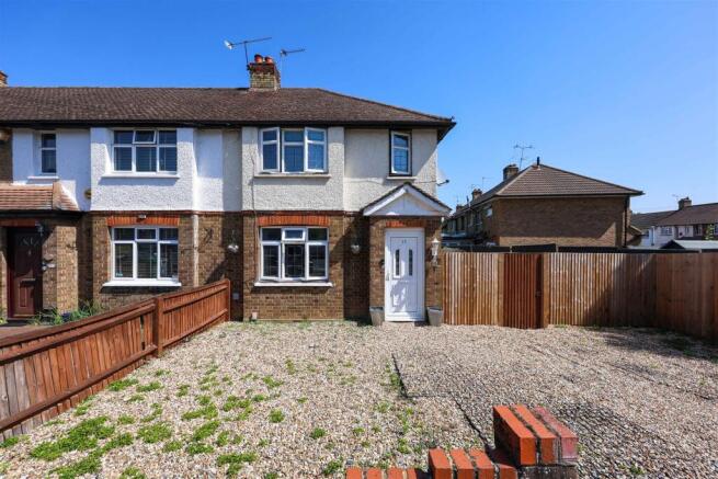 2 bed property, in Oakdene Road, £425,000