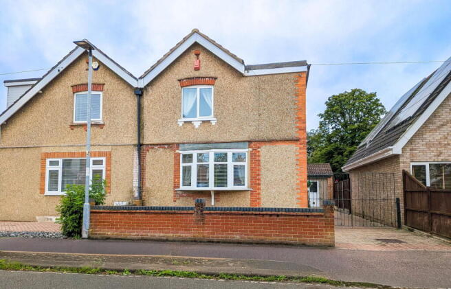 4 bed property, in Queen Alexandra Road, £395,000