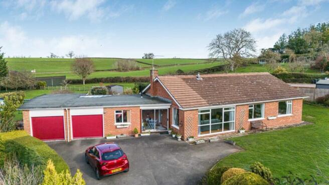 3 bed property, in Bungalow And Large Garden, £535,000