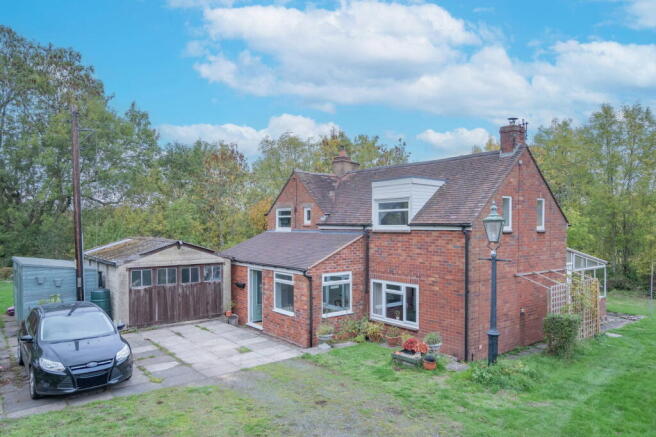 3 bed property, in Danemoor, £600,000
