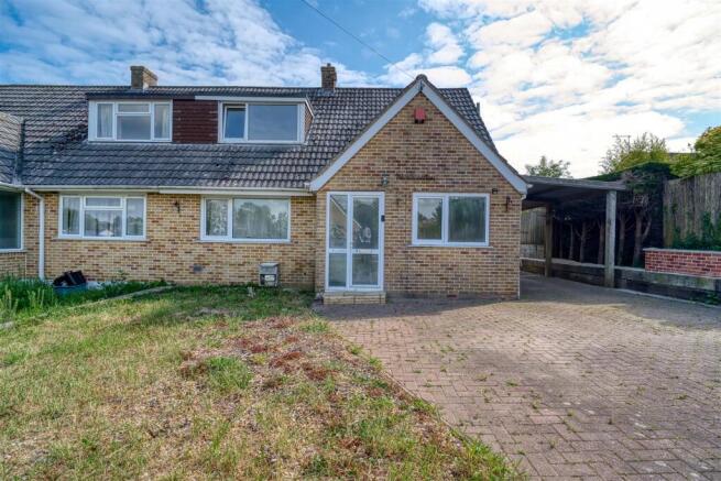 2 bed property, in Hardy Close, £290,000