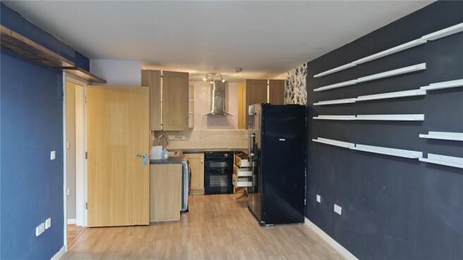 1 bed property, in Admiral Drive, £50,000