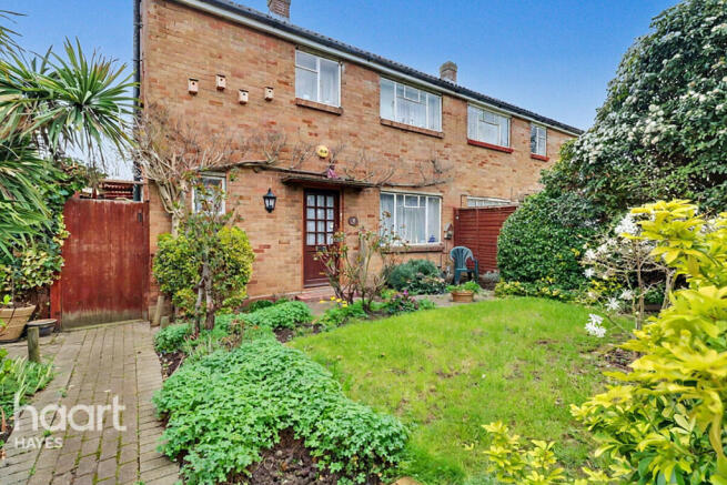 3 bed property, in Hornbeam Road, £520,000
