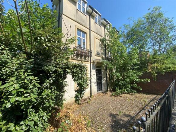 4 bed property, in Elgar Close (& Garage), £300,000