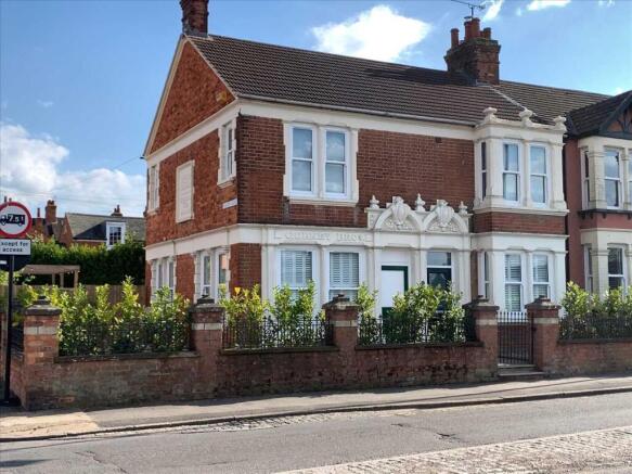 3 bed property, in Stratford Road, £530,000