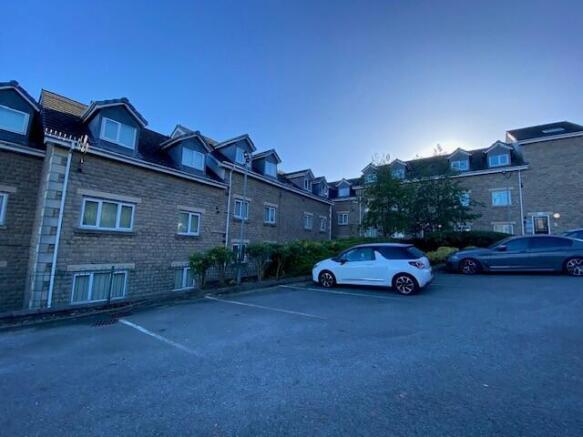 2 bed property, in Imperial Court, £60,000