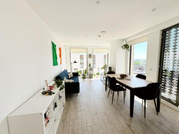 1 bed property, in Victoria House, £240,000
