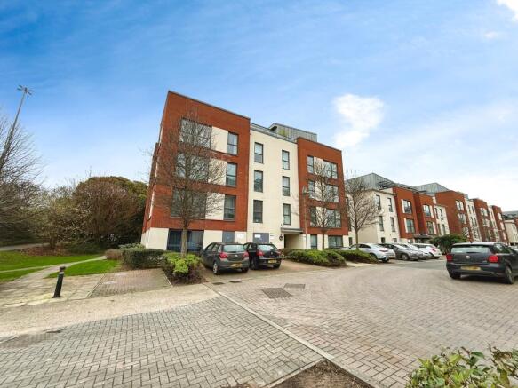 1 bed property, in Paxton Drive, £185,000