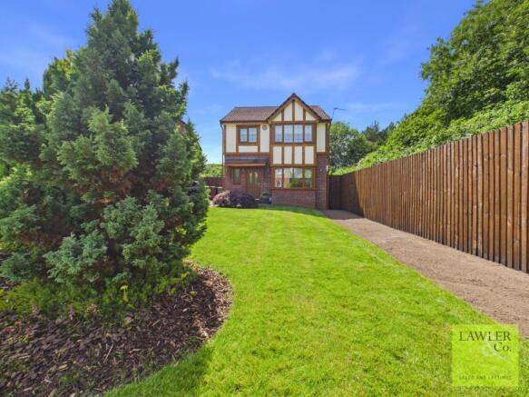 3 bed property, in Kingsbridge Drive, £400,000