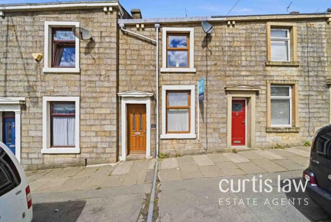 2 bed property, in Cabin End Row, £90,000