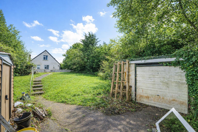 4 bed property, in Beauharrow Road, £400,000