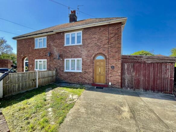 2 bed property, in Redthorne Close, £152,950