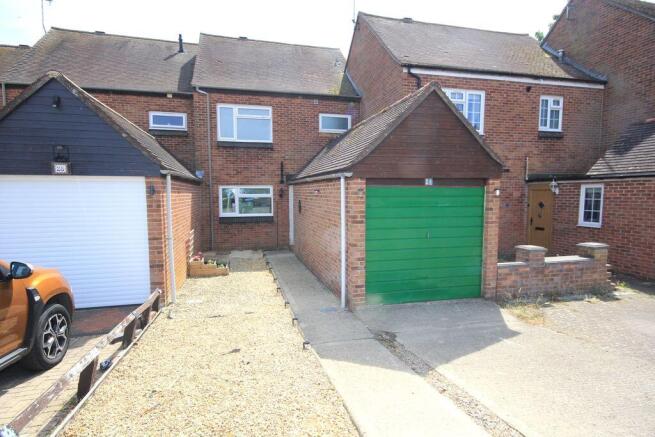 2 bed property, in Long Crendon, £375,000