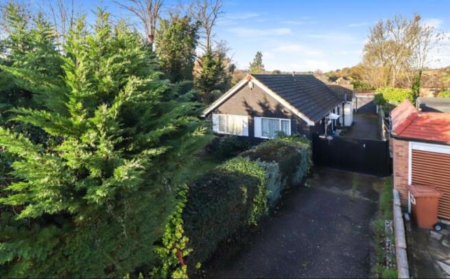 3 bed property, in Gallows Hill Lane, £800,000