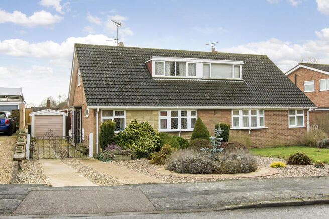 3 bed property, in Northleigh Grove, £299,000