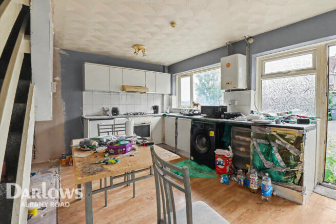 3 bed property, in The Hawthorns, £185,000