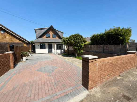 5 bed property, in Feltham Hill Road, £860,000